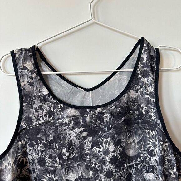 Lululemon Floral Tank Flowabunga - see measurements for size - Picture 9 of 13
